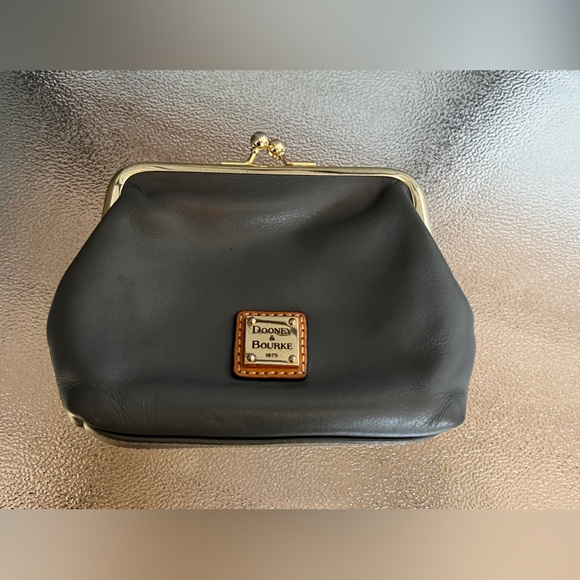 Dooney & Bourke Handbags - Dooney & Bourke Small Leather Framed Credit Card Coin Wallet 👛